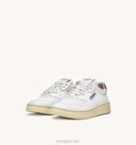 女性 F40RH166 Autry メダリスト ロー スニーカー（ホワイト＆ボルドー レザー） - 画像 (2)