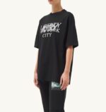 女性 F40RH300 Autry リバティ プリント クルーネック Tシャツ ブラック - 画像 (2)